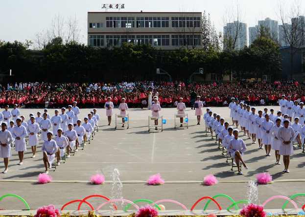 成都華大醫(yī)藥衛(wèi)生學(xué)校2018年報(bào)名條件、招生對象